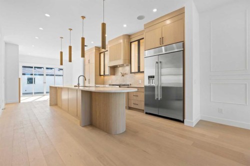 5014 22 Street, Calgary, AB - Indoor Photo Showing Kitchen With Upgraded Kitchen