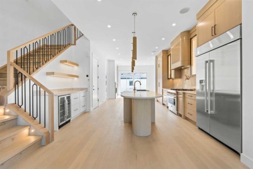 5014 22 Street, Calgary, AB - Indoor Photo Showing Kitchen With Upgraded Kitchen
