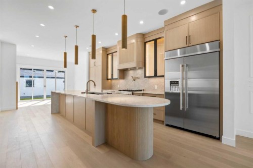 5014 22 Street, Calgary, AB - Indoor Photo Showing Kitchen With Upgraded Kitchen