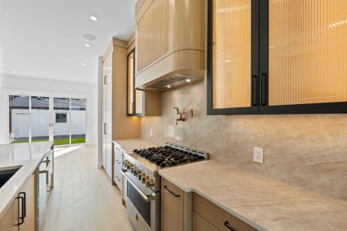 5014 22 Street, Calgary, AB - Indoor Photo Showing Kitchen With Upgraded Kitchen