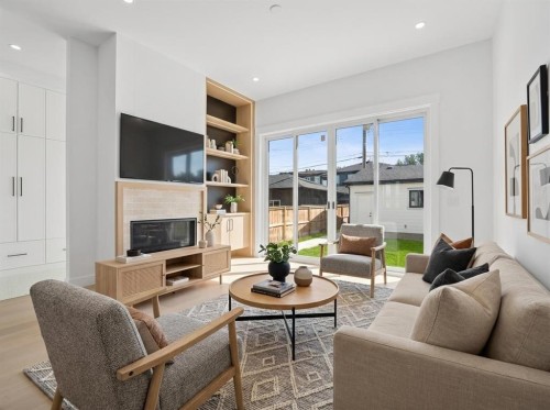 5014 22 Street, Calgary, AB - Indoor Photo Showing Living Room