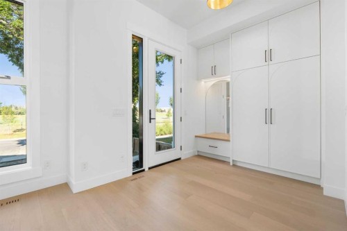 5014 22 Street, Calgary, AB - Indoor Photo Showing Other Room