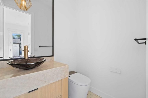 5014 22 Street, Calgary, AB - Indoor Photo Showing Bathroom