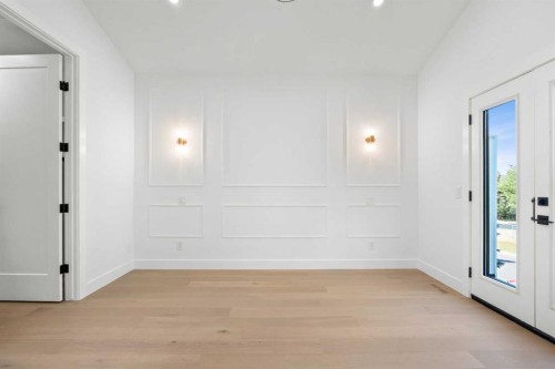 5014 22 Street, Calgary, AB - Indoor Photo Showing Other Room
