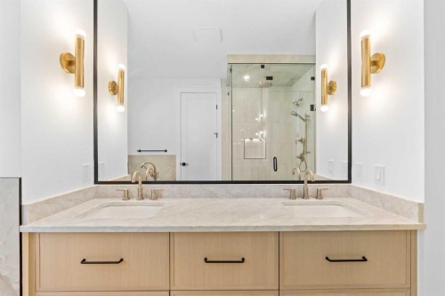 5014 22 Street, Calgary, AB - Indoor Photo Showing Bathroom