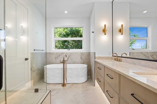 5014 22 Street, Calgary, AB - Indoor Photo Showing Bathroom