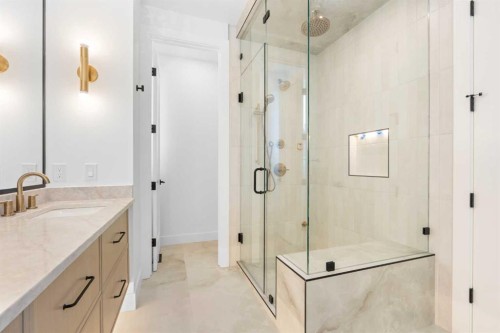5014 22 Street, Calgary, AB - Indoor Photo Showing Bathroom