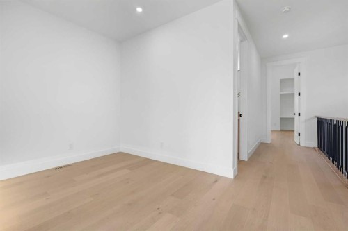 5014 22 Street, Calgary, AB - Indoor Photo Showing Other Room