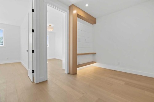 5014 22 Street, Calgary, AB - Indoor Photo Showing Other Room