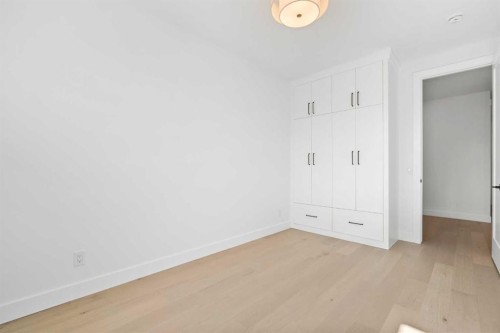 5014 22 Street, Calgary, AB - Indoor Photo Showing Other Room