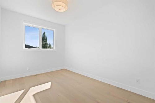 5014 22 Street, Calgary, AB - Indoor Photo Showing Other Room