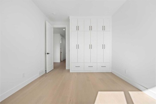 5014 22 Street, Calgary, AB - Indoor Photo Showing Other Room