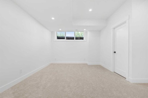 5014 22 Street, Calgary, AB - Indoor Photo Showing Other Room