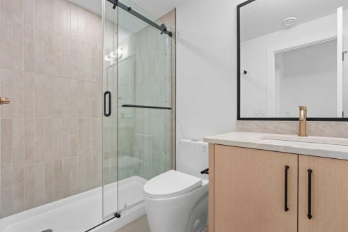 5014 22 Street, Calgary, AB - Indoor Photo Showing Bathroom