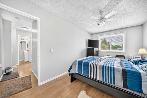 33-175 Manora Place, Calgary, AB - Indoor Photo Showing Bedroom