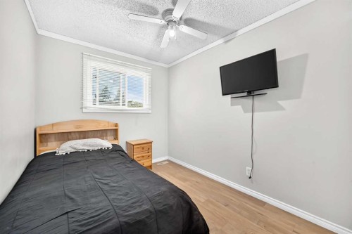 33-175 Manora Place, Calgary, AB - Indoor Photo Showing Bedroom