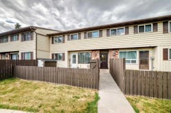 33-175 Manora Place  Calgary, AB T2A 4P6