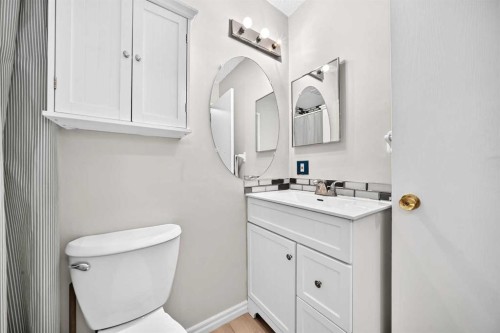 33-175 Manora Place, Calgary, AB - Indoor Photo Showing Bathroom