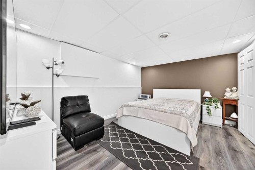 33-175 Manora Place, Calgary, AB - Indoor Photo Showing Bedroom