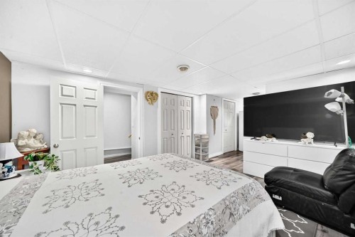 33-175 Manora Place, Calgary, AB - Indoor Photo Showing Bedroom