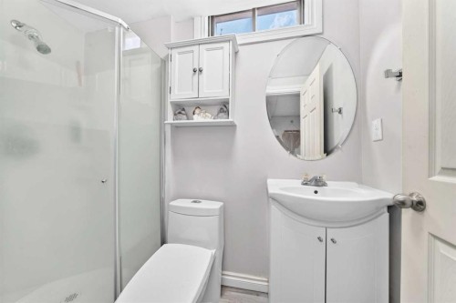 33-175 Manora Place, Calgary, AB - Indoor Photo Showing Bathroom