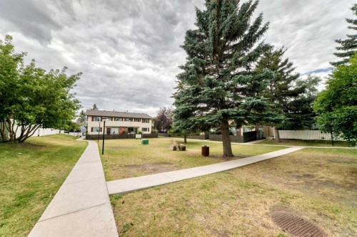 33-175 Manora Place, Calgary, AB - Outdoor