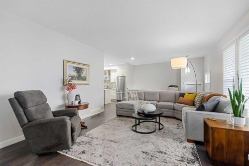 185 Cranbrook Villas Se, Calgary, AB - Indoor Photo Showing Living Room