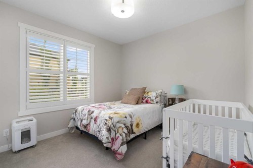 185 Cranbrook Villas Se, Calgary, AB - Indoor Photo Showing Bedroom