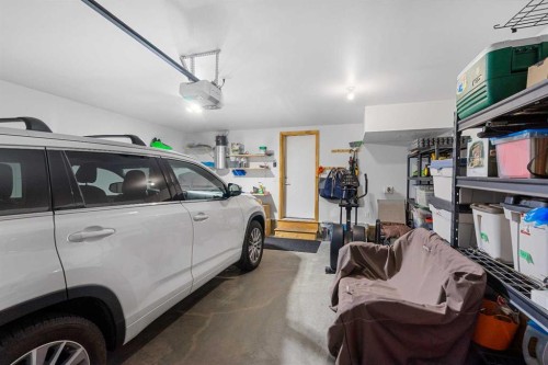 185 Cranbrook Villas Se, Calgary, AB - Indoor Photo Showing Garage