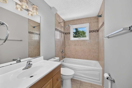 80 Pensville Road Se, Calgary, AB - Indoor Photo Showing Bathroom