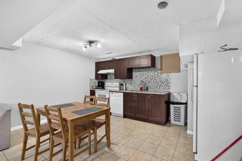 80 Pensville Road Se, Calgary, AB - Indoor Photo Showing Kitchen