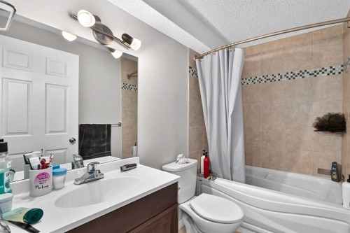 80 Pensville Road Se, Calgary, AB - Indoor Photo Showing Bathroom