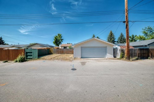 80 Pensville Road Se, Calgary, AB - Outdoor