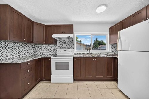 80 Pensville Road Se, Calgary, AB - Indoor Photo Showing Kitchen
