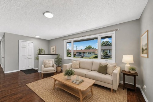 80 Pensville Road Se, Calgary, AB - Indoor Photo Showing Living Room
