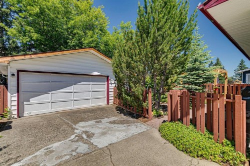 618 Oakhill Place Sw, Calgary, AB - Outdoor