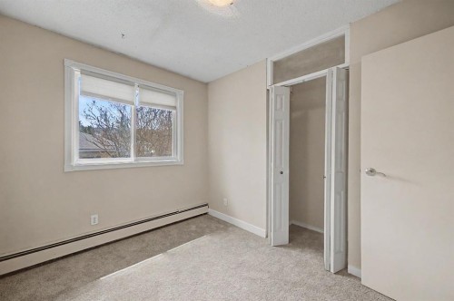 4004 79 Street Nw, Calgary, AB - Indoor Photo Showing Other Room