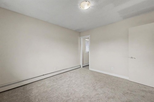 4004 79 Street Nw, Calgary, AB - Indoor Photo Showing Other Room