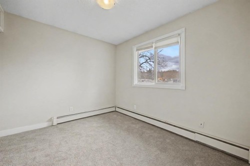 4004 79 Street Nw, Calgary, AB - Indoor Photo Showing Other Room