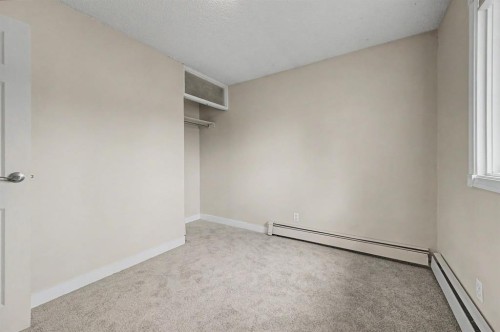 4004 79 Street Nw, Calgary, AB - Indoor Photo Showing Other Room