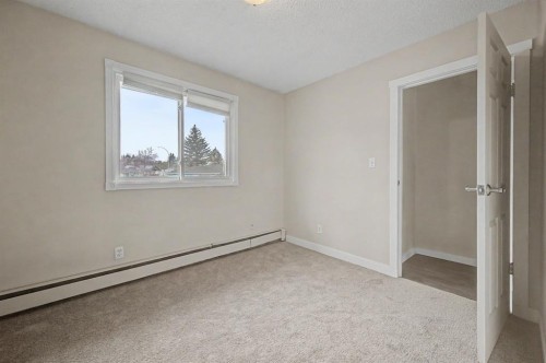 4004 79 Street Nw, Calgary, AB - Indoor Photo Showing Other Room