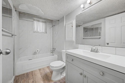 4004 79 Street Nw, Calgary, AB - Indoor Photo Showing Bathroom