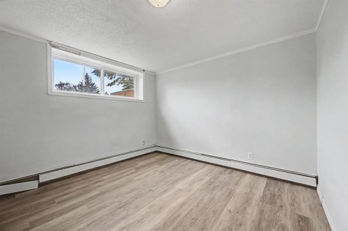 4004 79 Street Nw, Calgary, AB - Indoor Photo Showing Other Room