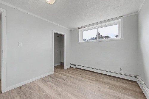 4004 79 Street Nw, Calgary, AB - Indoor Photo Showing Other Room