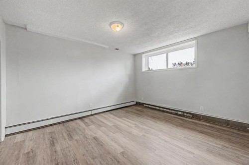 4004 79 Street Nw, Calgary, AB - Indoor Photo Showing Other Room