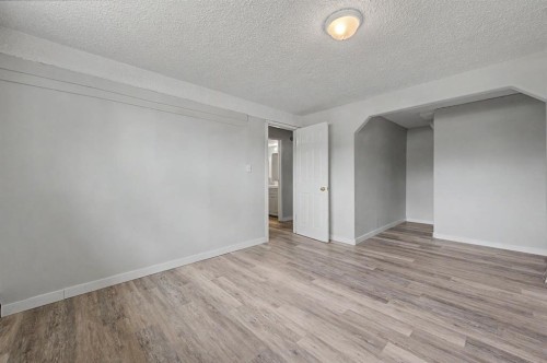 4004 79 Street Nw, Calgary, AB - Indoor Photo Showing Other Room
