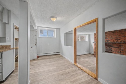 4004 79 Street Nw, Calgary, AB - Indoor Photo Showing Other Room