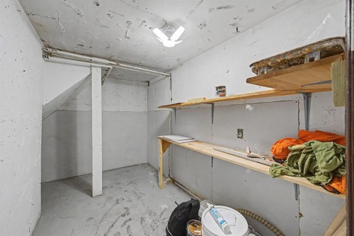 4004 79 Street Nw, Calgary, AB - Indoor Photo Showing Garage