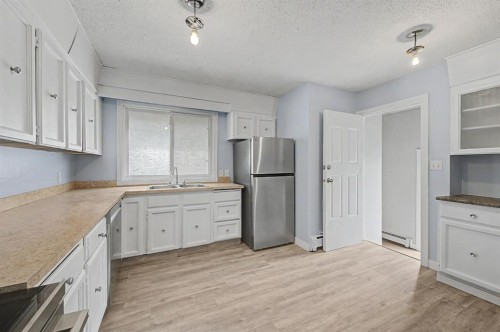 4004 79 Street Nw, Calgary, AB - Indoor Photo Showing Kitchen With Double Sink