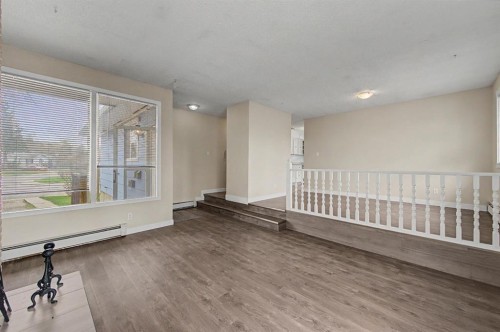 4004 79 Street Nw, Calgary, AB - Indoor Photo Showing Other Room